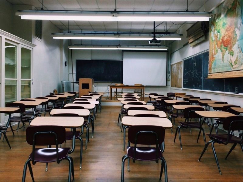 Free classroom chairs photo