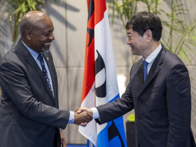 RPF Inkotanyi Secretary-General Wellars Gasamagera and Mu Hong, China's vice president of the National Committee of the Chinese People's Political Consultative Conference (CPPCC), during a bilateral meeting at the RPF headquarters in Rusororo, Gasabo District, on Dec. 15. (Courtesy of Olivier Mugwiza)